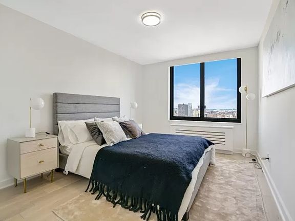 3rd image of 115 E 87th St APT 34A