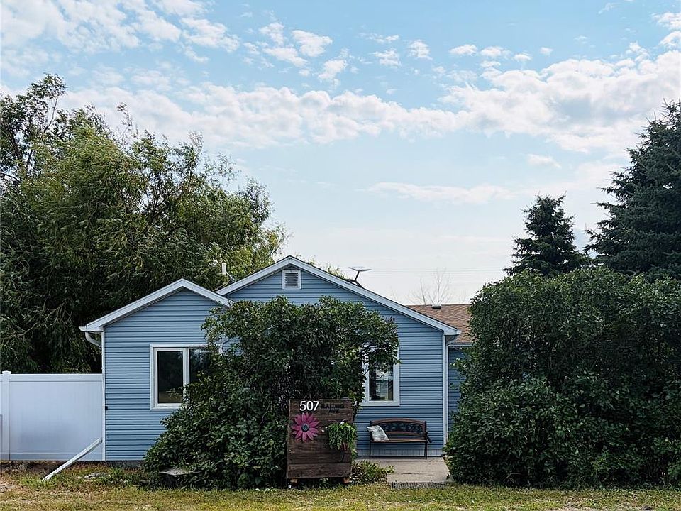 1st image of 507 Railway AVENUE