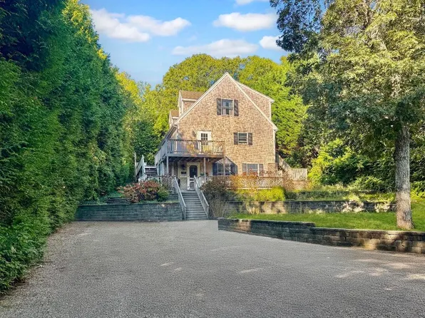 22 Old Lighthouse Rd, Tisbury, MA 02568