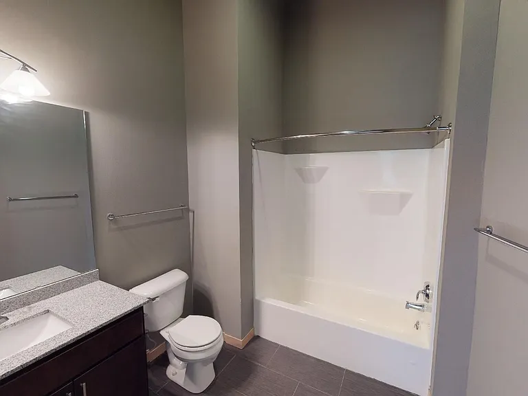 902 Drake St — Photo 135