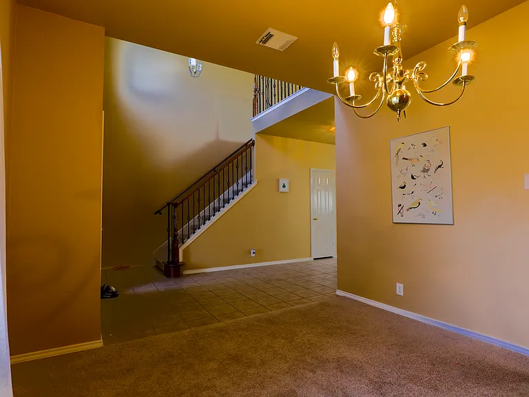 619 Fairglen Ct — Photo 2