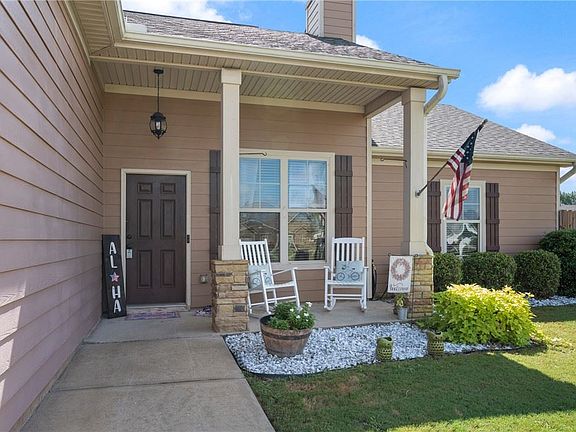 4th image of 27 Churchhill Dr