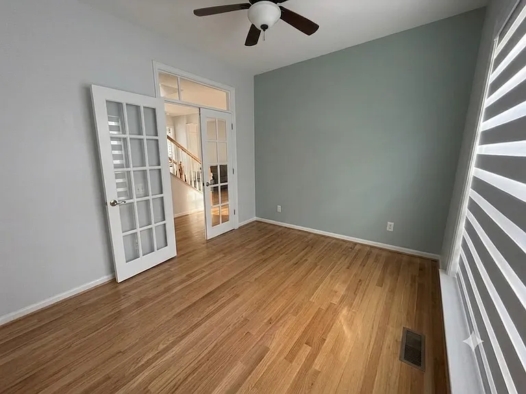 22694 Lamoreaux Landing Sq — Photo 7