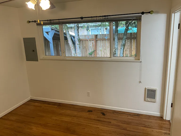 5320 SE Schiller St #3 — Photo 8