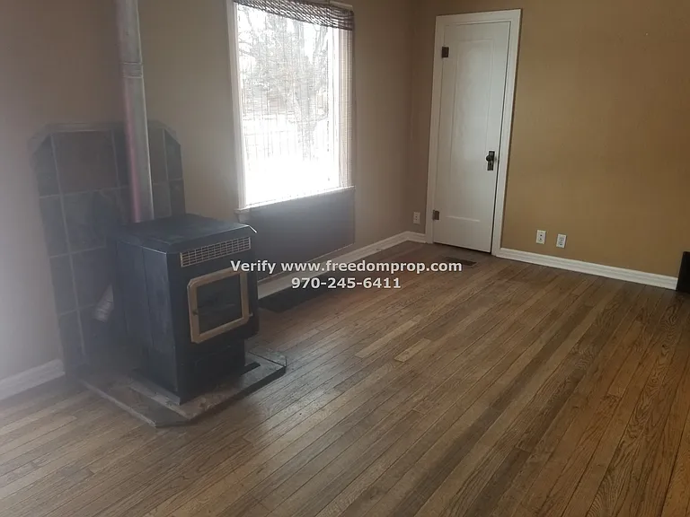 1015 Belford Ave — Photo 2