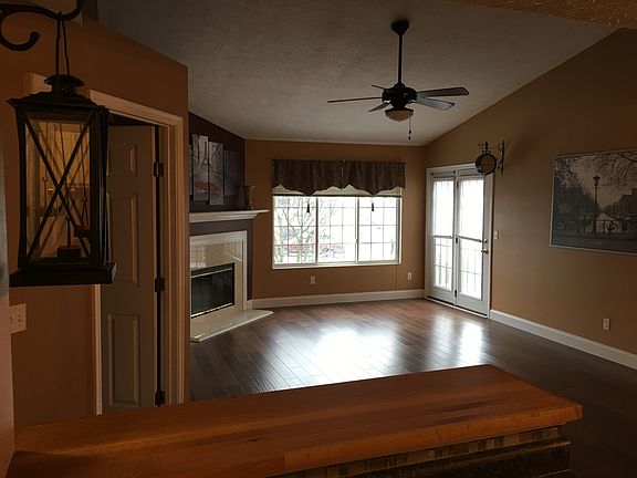 3rd image of 4220 Endeavor Dr Unit 304