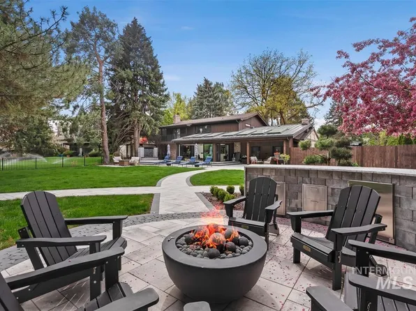 4708 W Hillcrest View Dr, Boise, ID 83705