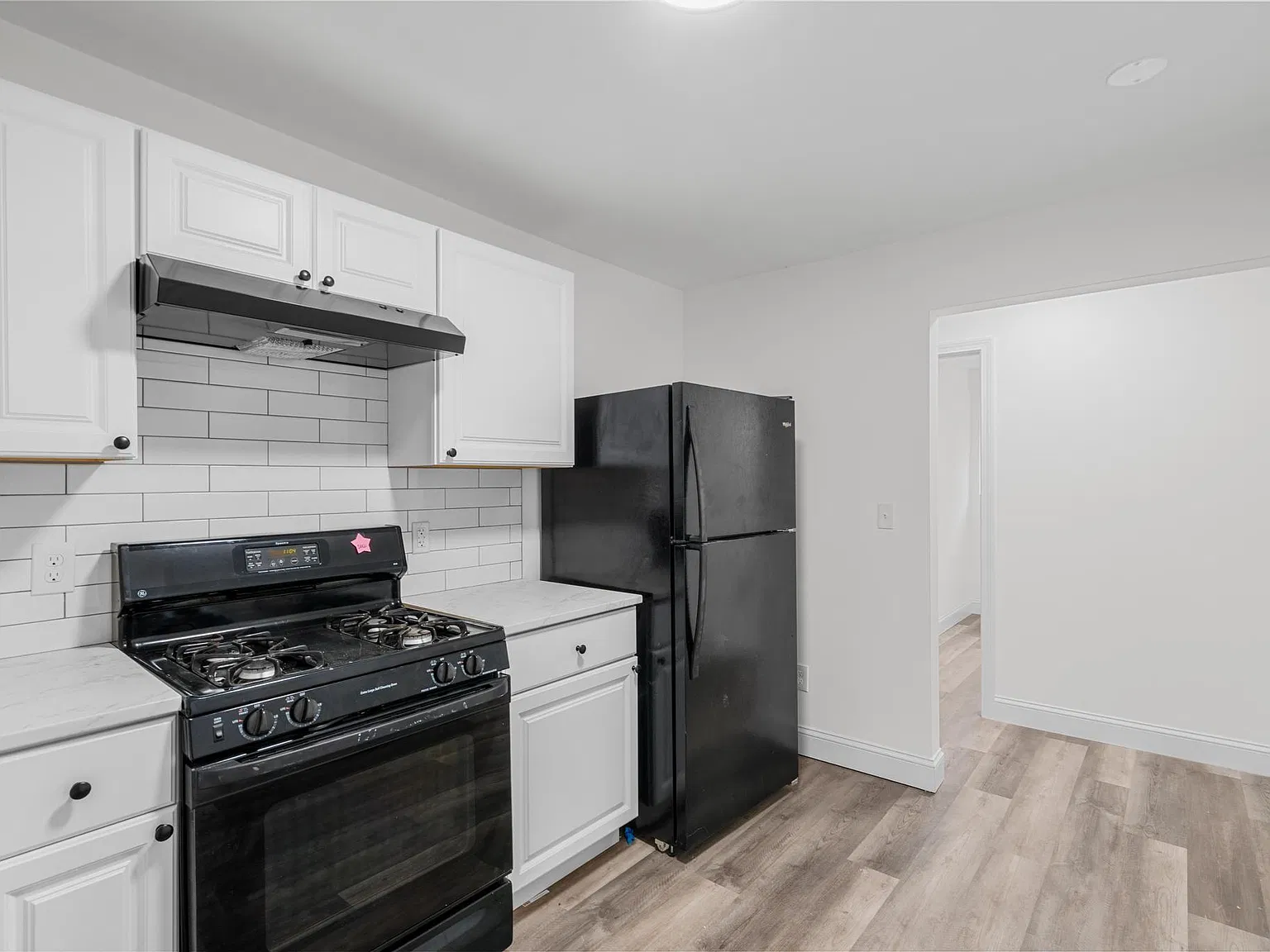 2 bed, 996 sqft, $1,900 — Photo 3