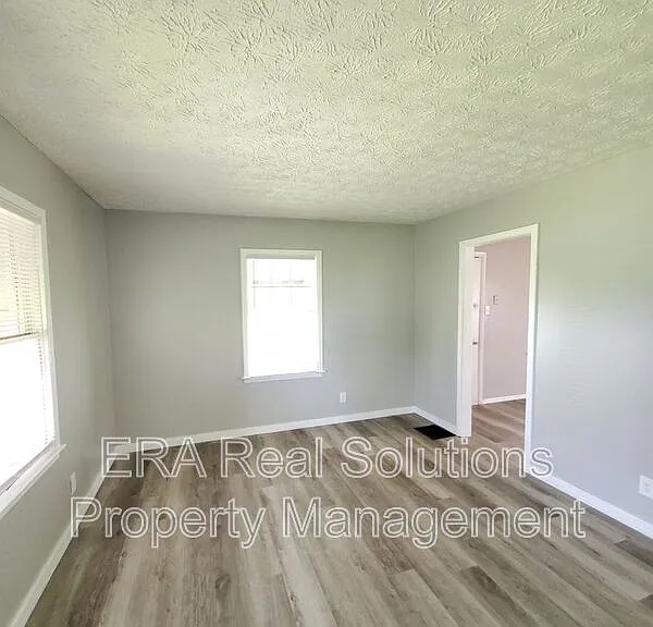 2236 Atwood Ter — Photo 2