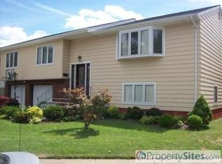 19 Swift Ct, Clifton, NJ 07014