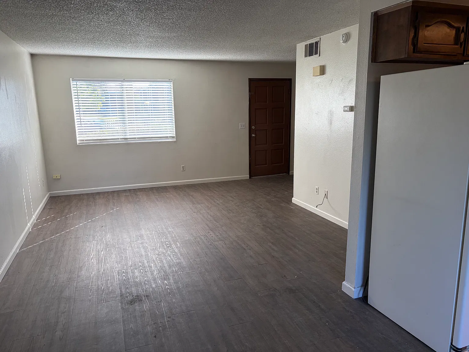 2 bed, 1.5 bath, 900 sqft, $1,350 — Photo 2