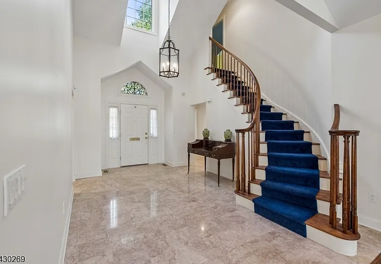 8 Morgan Ct — Photo 2