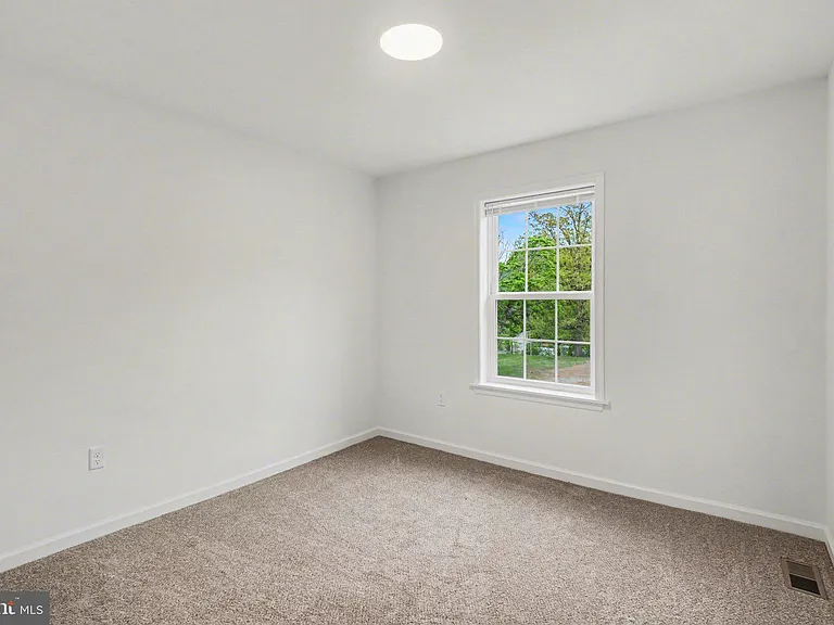 22 Sand St — Photo 16