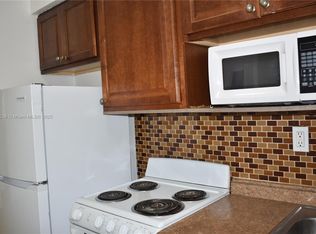 16851 NE 21st Ave APT 17, North Miami Beach, FL 33162