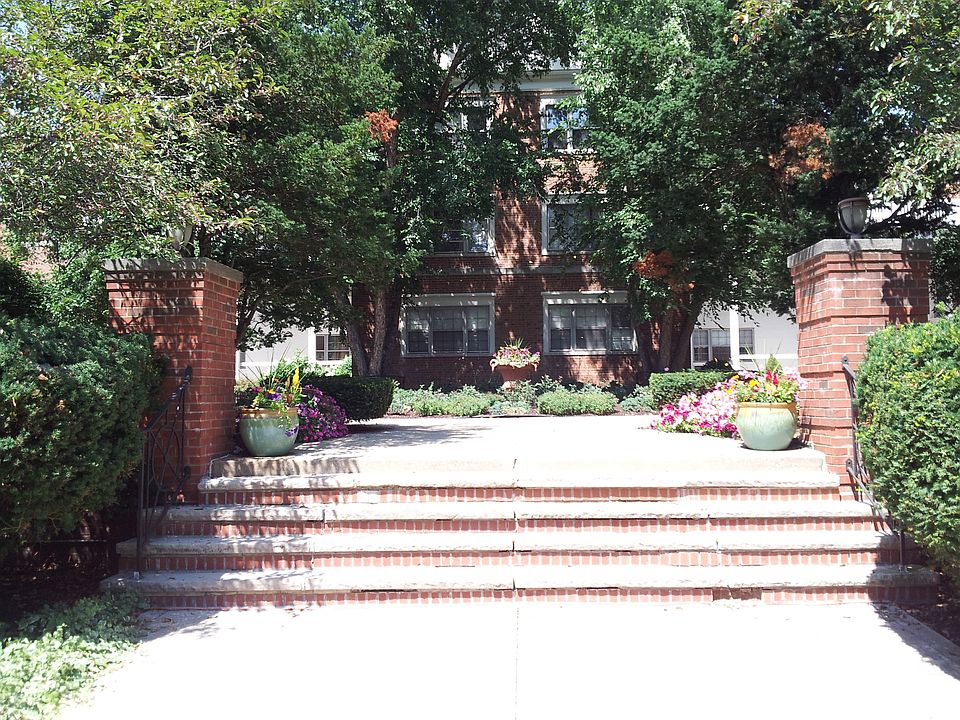 Georgian Condo entrance