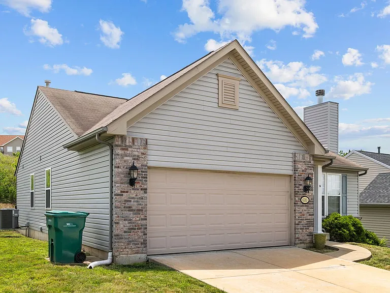 6593 Buckingham Palace Dr — Photo 2