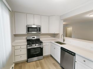 705 S Milwaukee, Libertyville, IL 60048