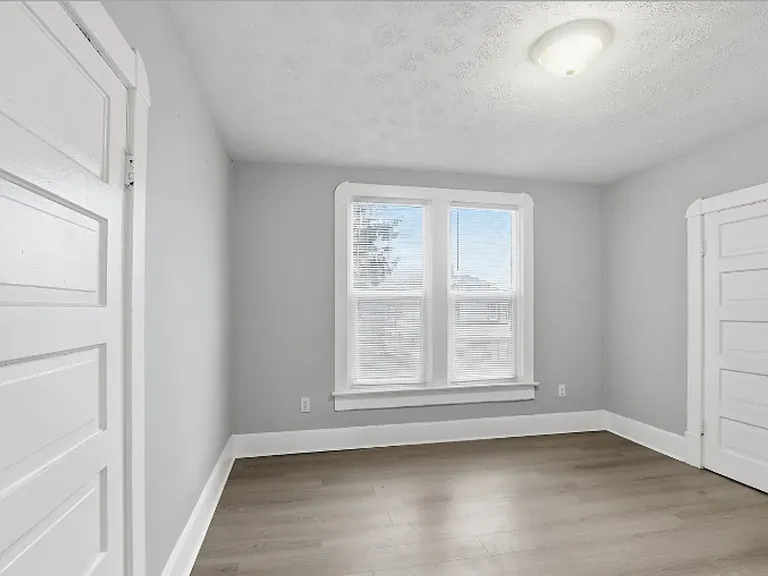 931 N Oakland Ave — Photo 17