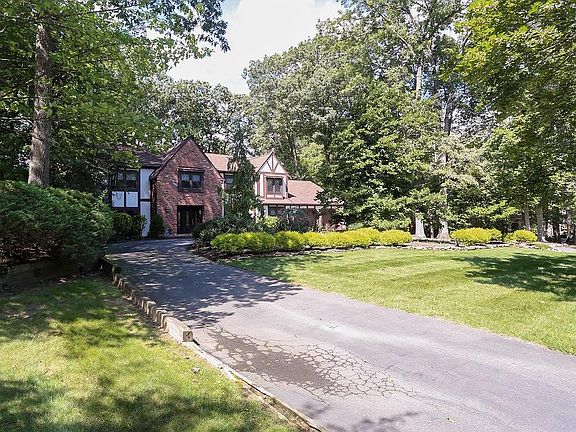 2nd image of 39 Newport Dr