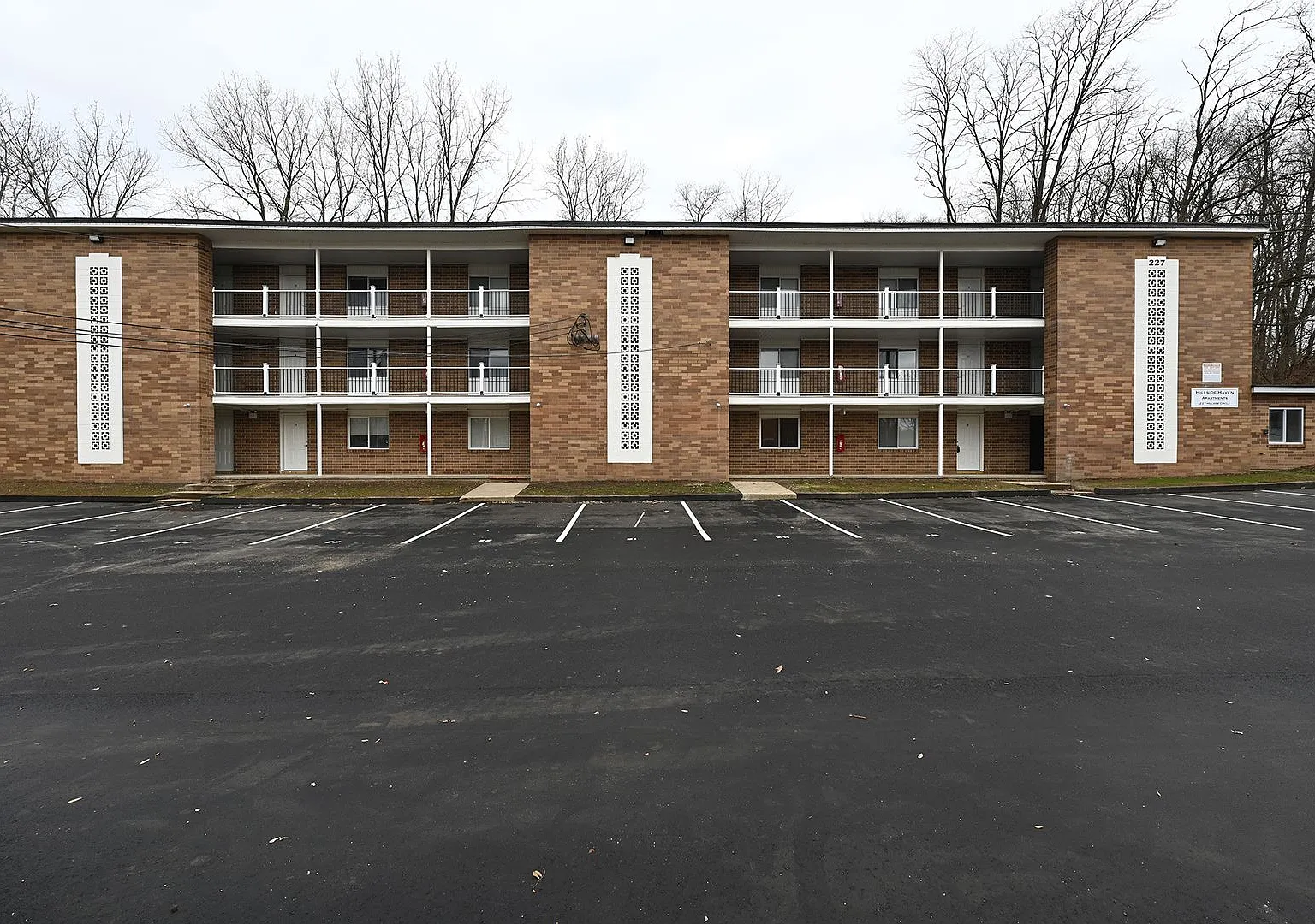 227 Hillside Circle — Photo 1