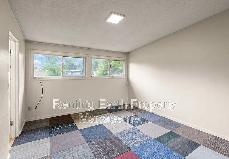 6452 Evergreen Blvd — Photo 16