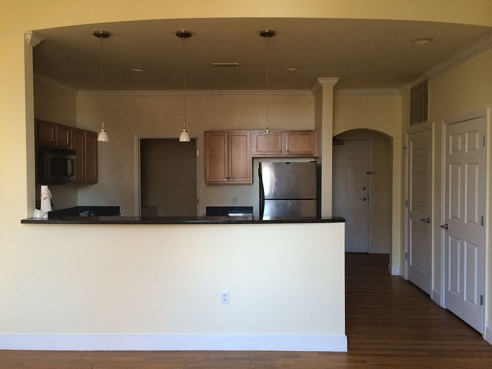 1st image of 525 E Grace St APT 302