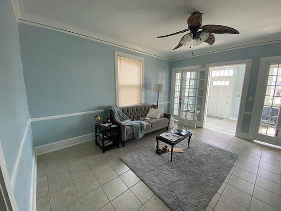 4th image of 113 E 2nd St #100
