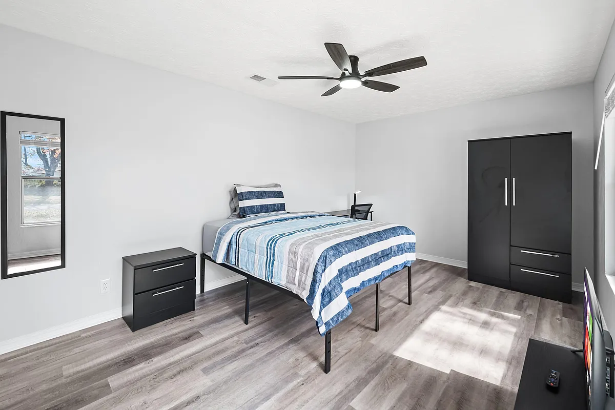 Beautiful, renovated, large home in Orange Park near Blanding Blvd between Kingsley & Wells - Custer Cir