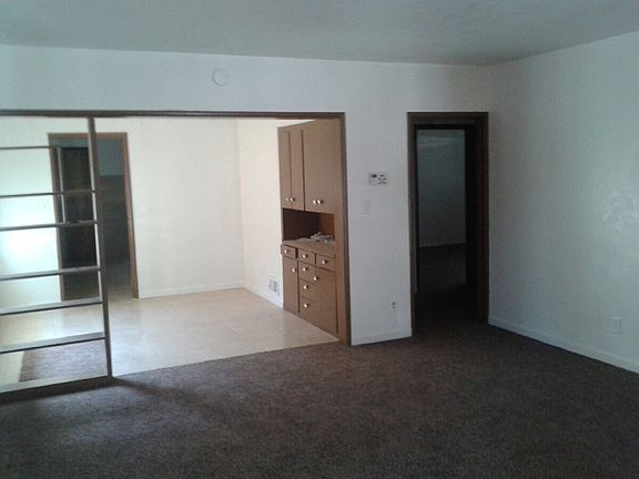 4th image of 921 Wellswood Ave