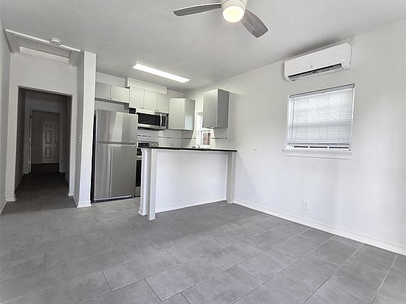 3rd image of 914 E 32nd St #1