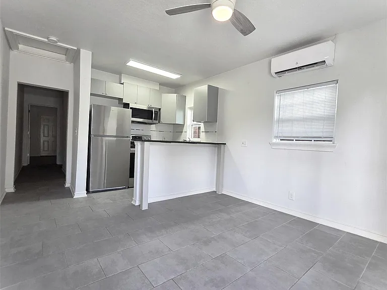 914 E 32nd St #1 — Photo 3