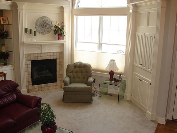 3rd image of 15807 W 62nd St