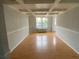 Awesome building in a super convenient neighborhood!, Bottom