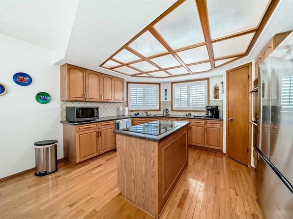 91 Hampshire Close NW, Calgary, AB T3A 4X9