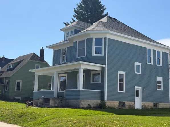 615 1st St, Kenyon, MN 55946