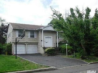 213 Juniper Cir S, Lawrence, NY 11559