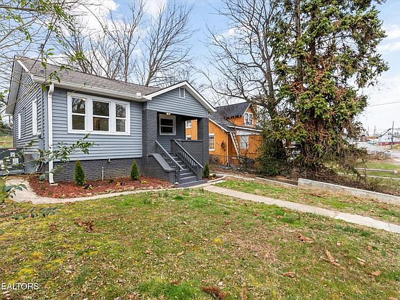 4th image of 209 Fern St
