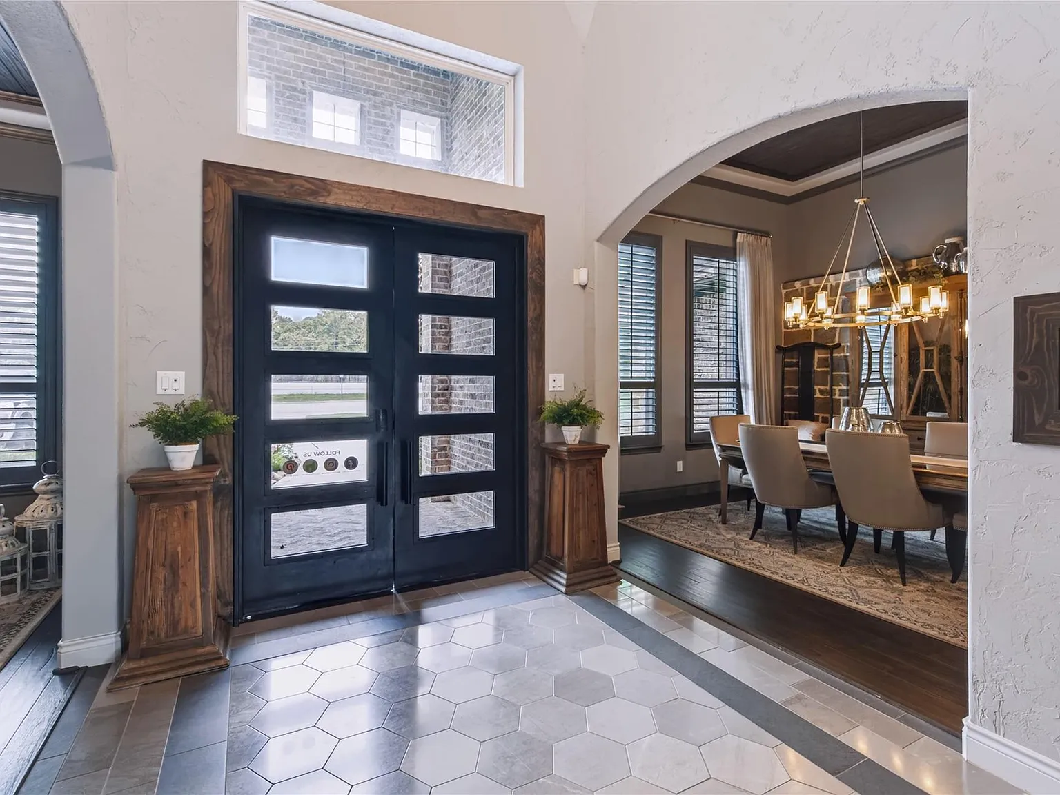 4 bed, 6.0 bath, 4279 sqft, $8,558 — Photo 3