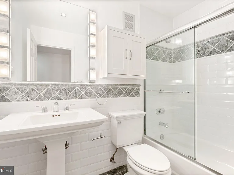 1614 Belmont St NW #C — Photo 22
