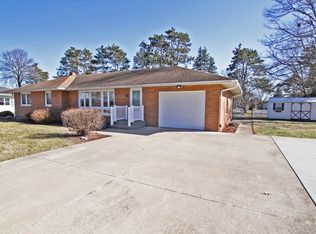 11 Old Orchard Ln, Streator, IL 61364