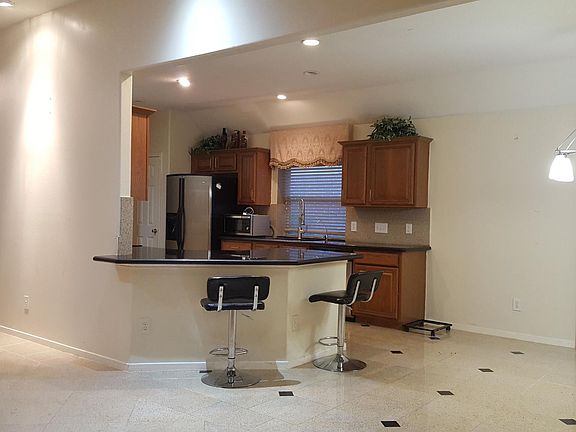 2nd image of 5003 Pin Oak Dr