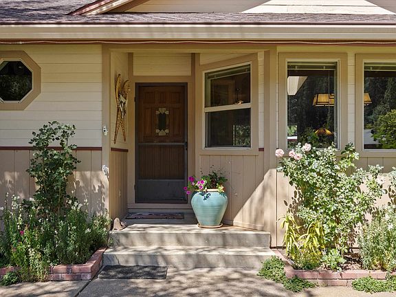 2nd image of 1171 Sunset Dr