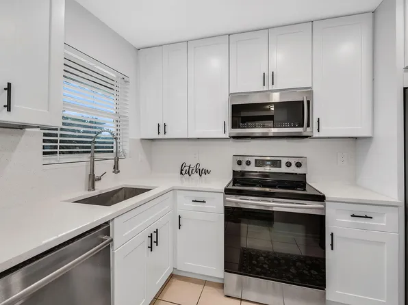 499 Forest Lakes Blvd APT 312, Naples, FL 34105