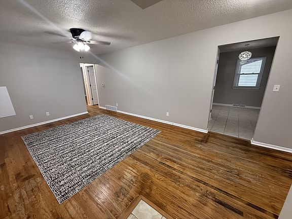 5th image of 3421 Fairlane Dr