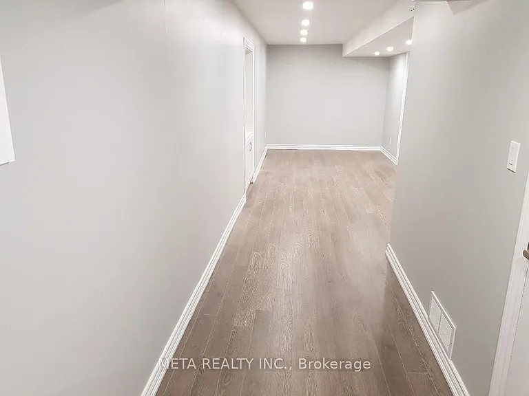8 Roscoe Rd #BASEMENT — Photo 3