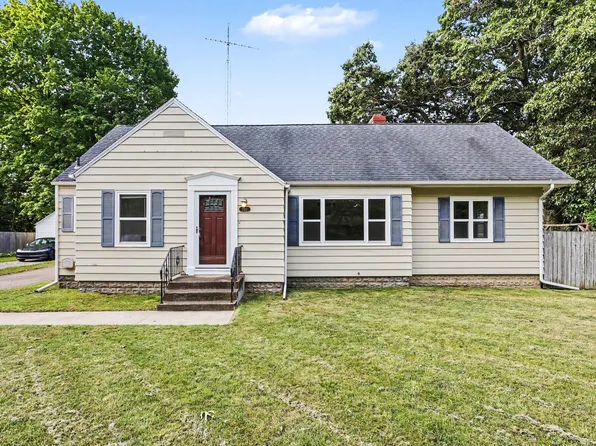 530 Montezuma Rd, Benton Harbor, MI 49022