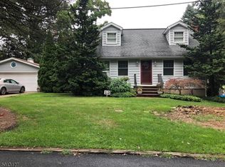 12 Yuma Trl, Oak Ridge, NJ 07438