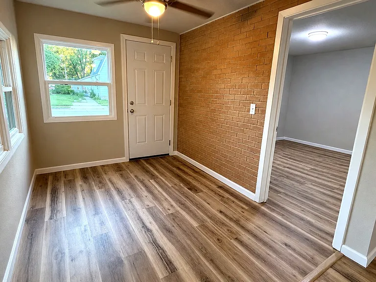 119 N Hickory St — Photo 6