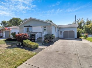 389 N Creek Dr, Depew, NY 14043