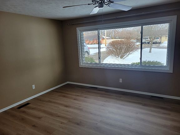 3rd image of 9064 Heather Ln
